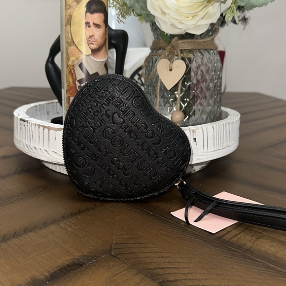 NWT juicy couture heart ♥️ wristlet ✨✨✨ - Picture 2 of 2